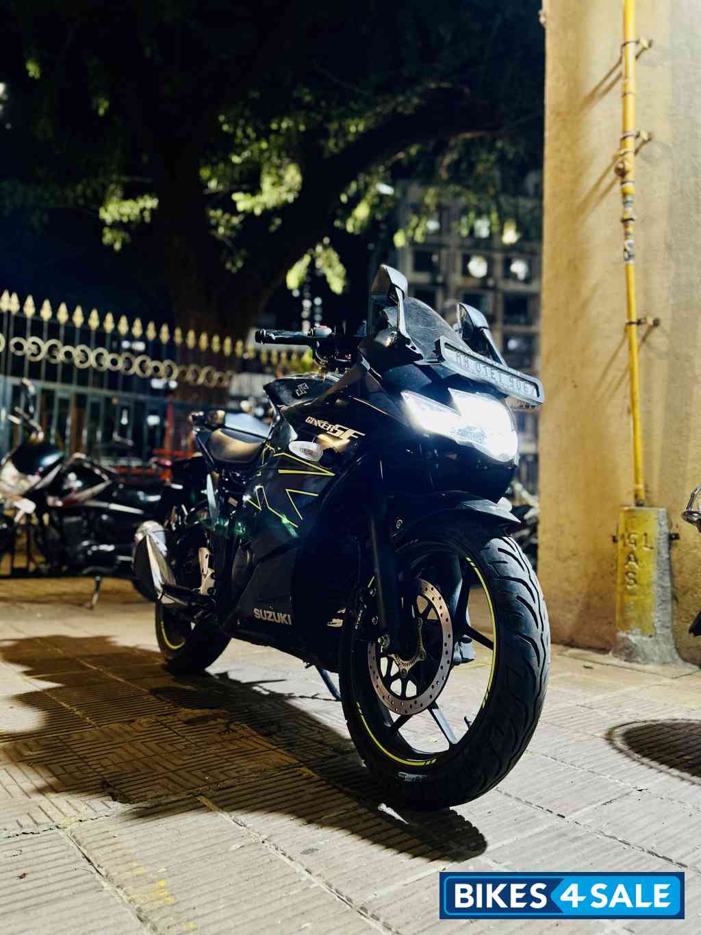 Glass Sparkle Black Suzuki Gixxer SF