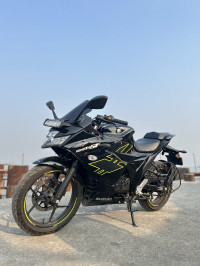 Glass Sparkle Black Suzuki Gixxer SF