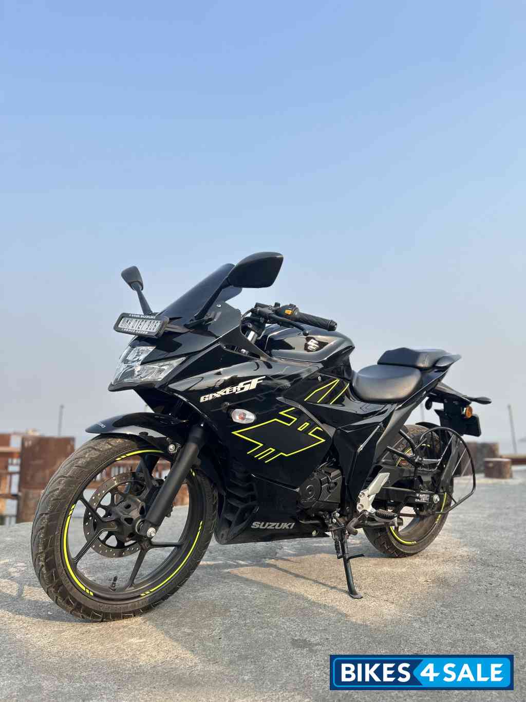 Glass Sparkle Black Suzuki Gixxer SF