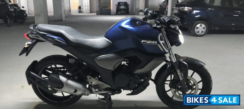Blue Yamaha FZ-S FI V3