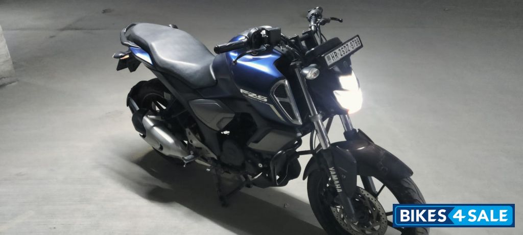 Blue Yamaha FZ-S FI V3