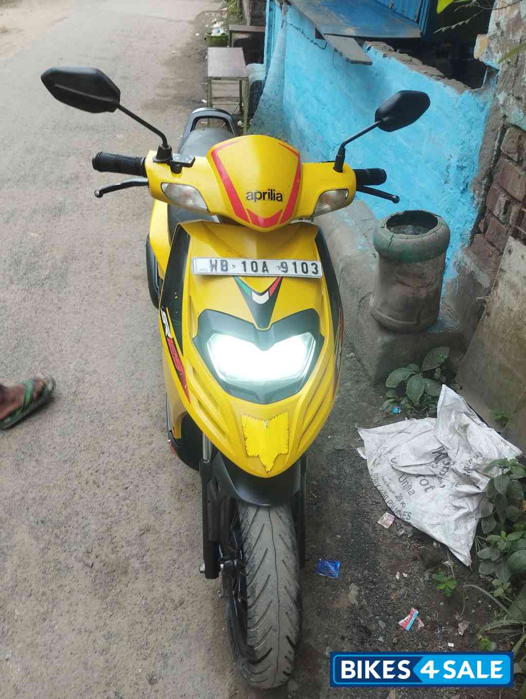 Yellow Aprilia SR 125
