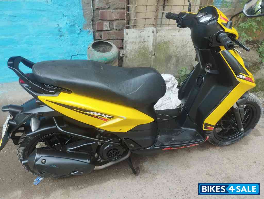 Yellow Aprilia SR 125 Yellow Aprilia SR 125
