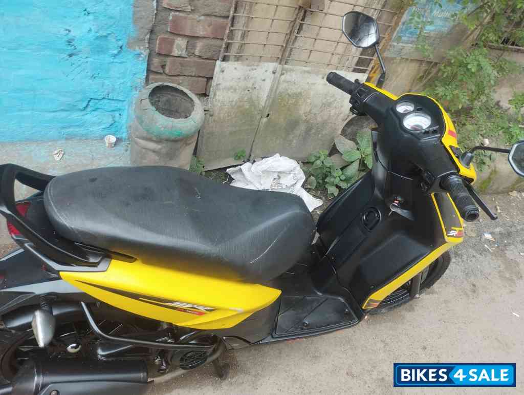 Yellow Aprilia SR 125 Yellow Aprilia SR 125