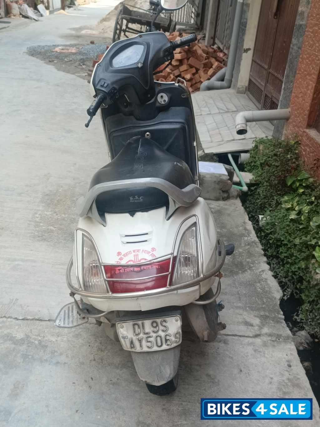 White Honda Activa
