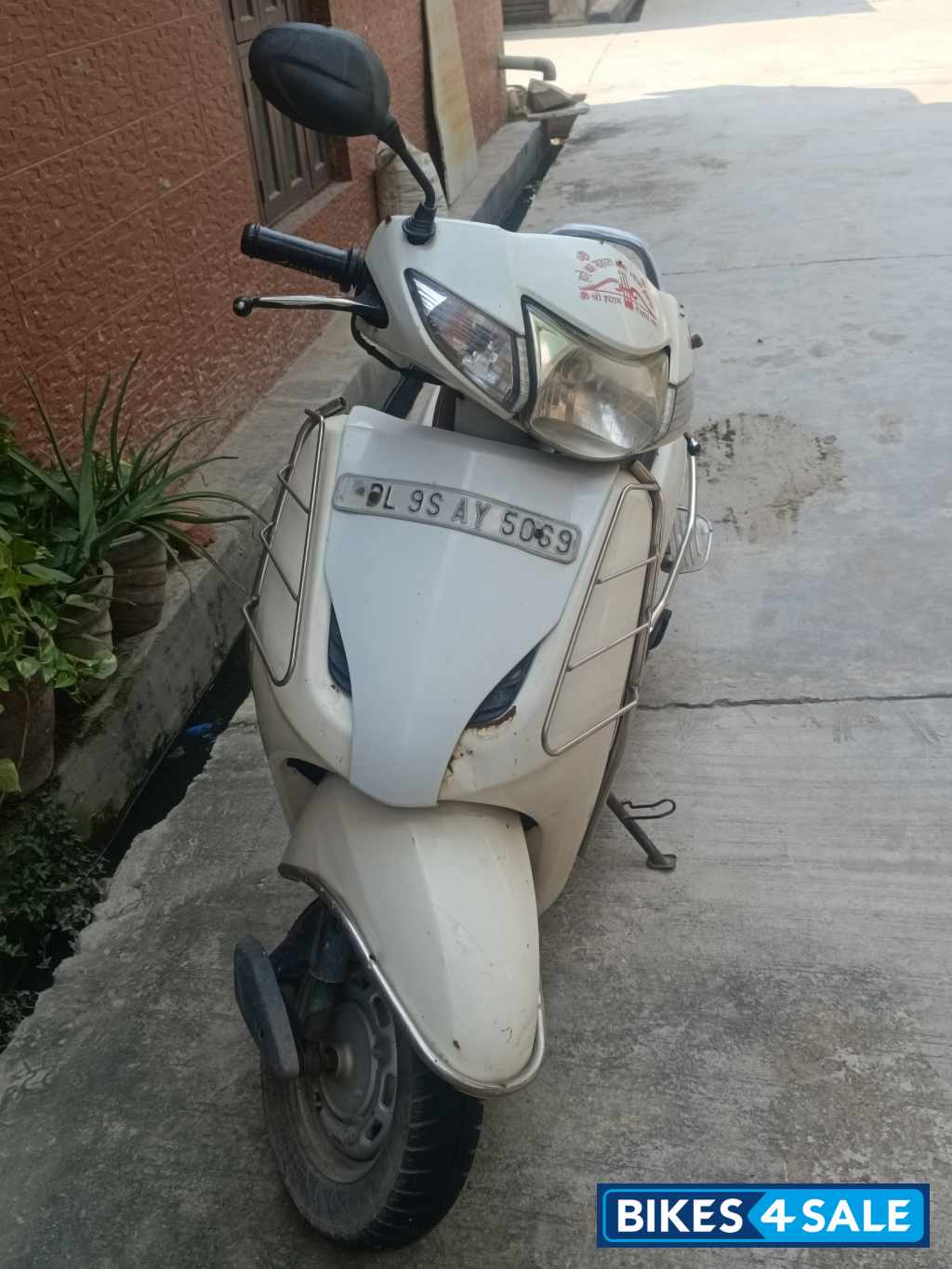 White Honda Activa