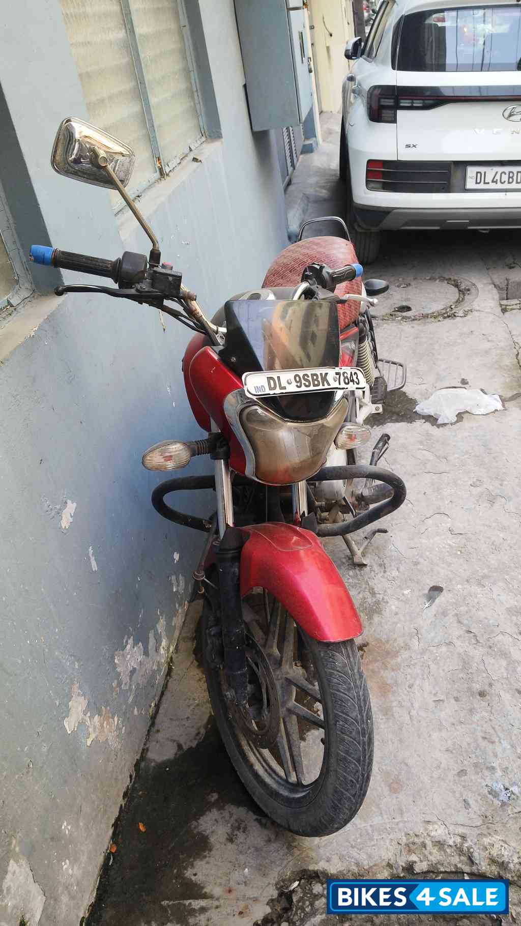 Bajaj V15