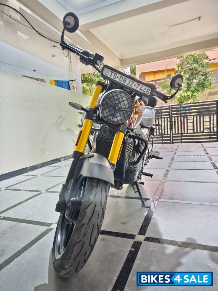 Carnival Red Triumph Speed 400