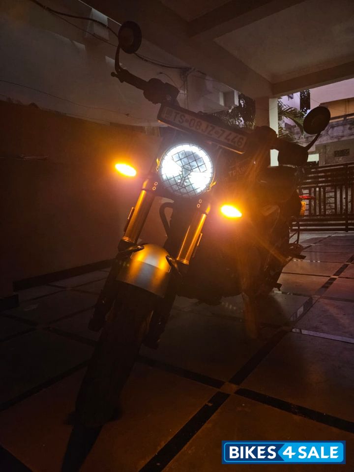 Carnival Red Triumph Speed 400