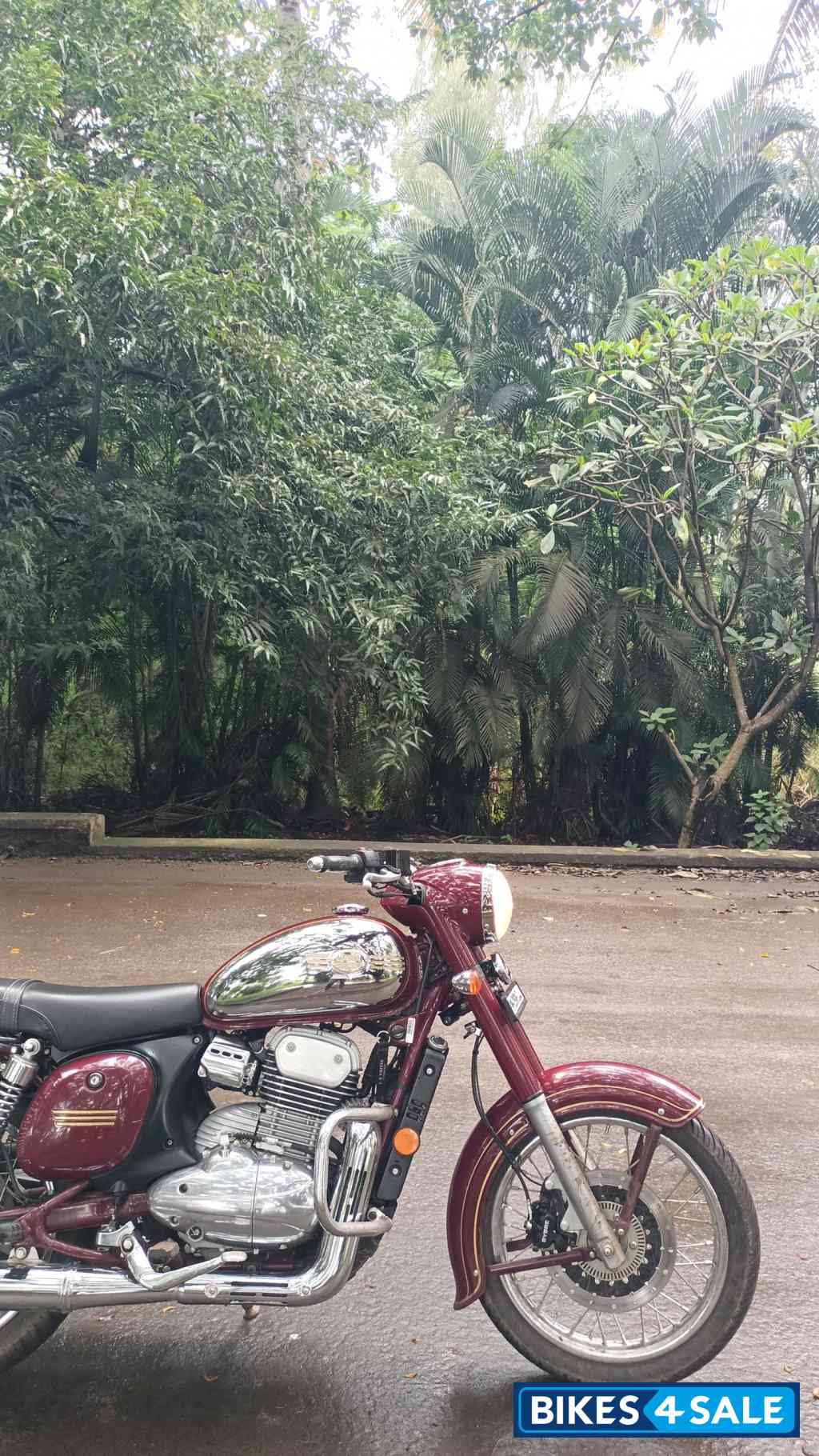 Marron Ideal Jawa Yezdi Classic