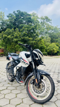 White Bajaj Pulsar NS 200 BS6