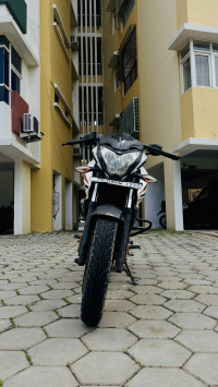White Bajaj Pulsar NS 200 BS6