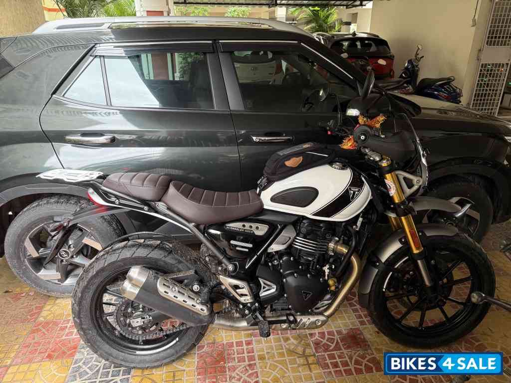 Pearl White Triumph Scrambler 400 X