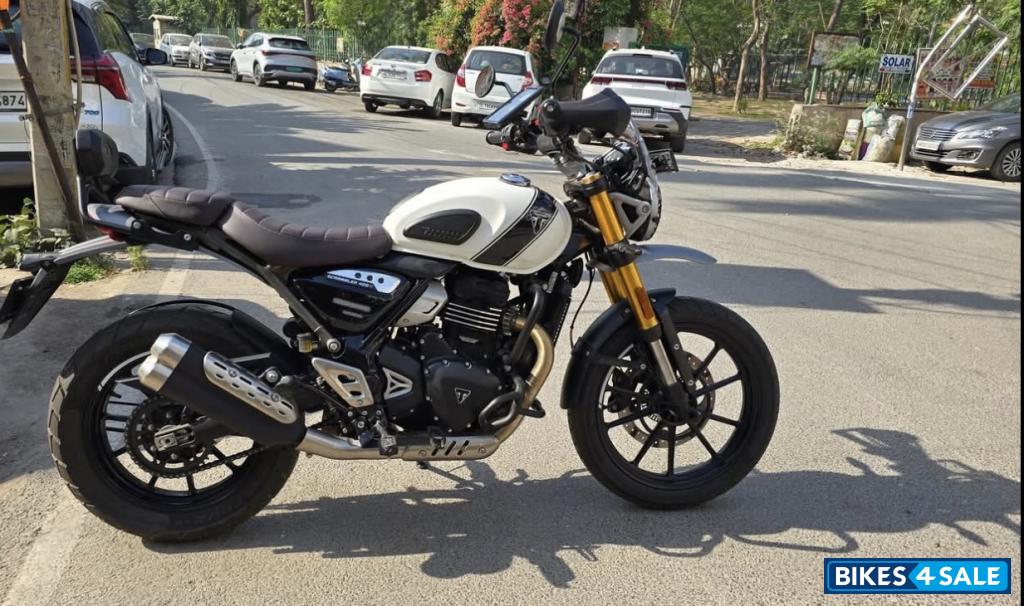 Pearl White Triumph Scrambler 400 X