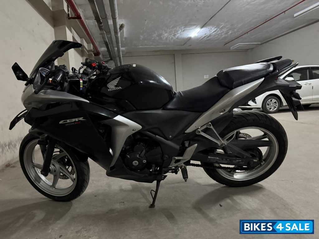 Black Honda CBR 250R