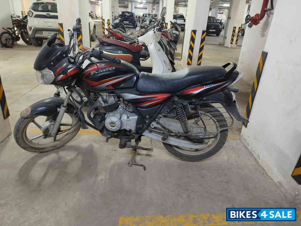 Red, Black Bajaj Discover 125 Red, Black Bajaj Discover 125