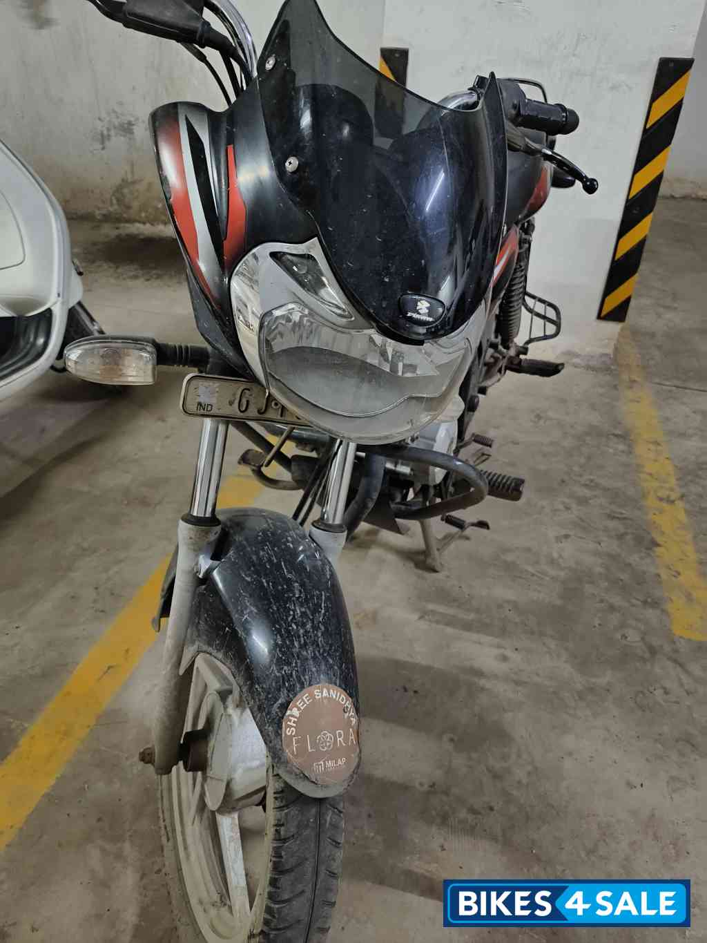 Red, Black Bajaj Discover 125 Red, Black Bajaj Discover 125