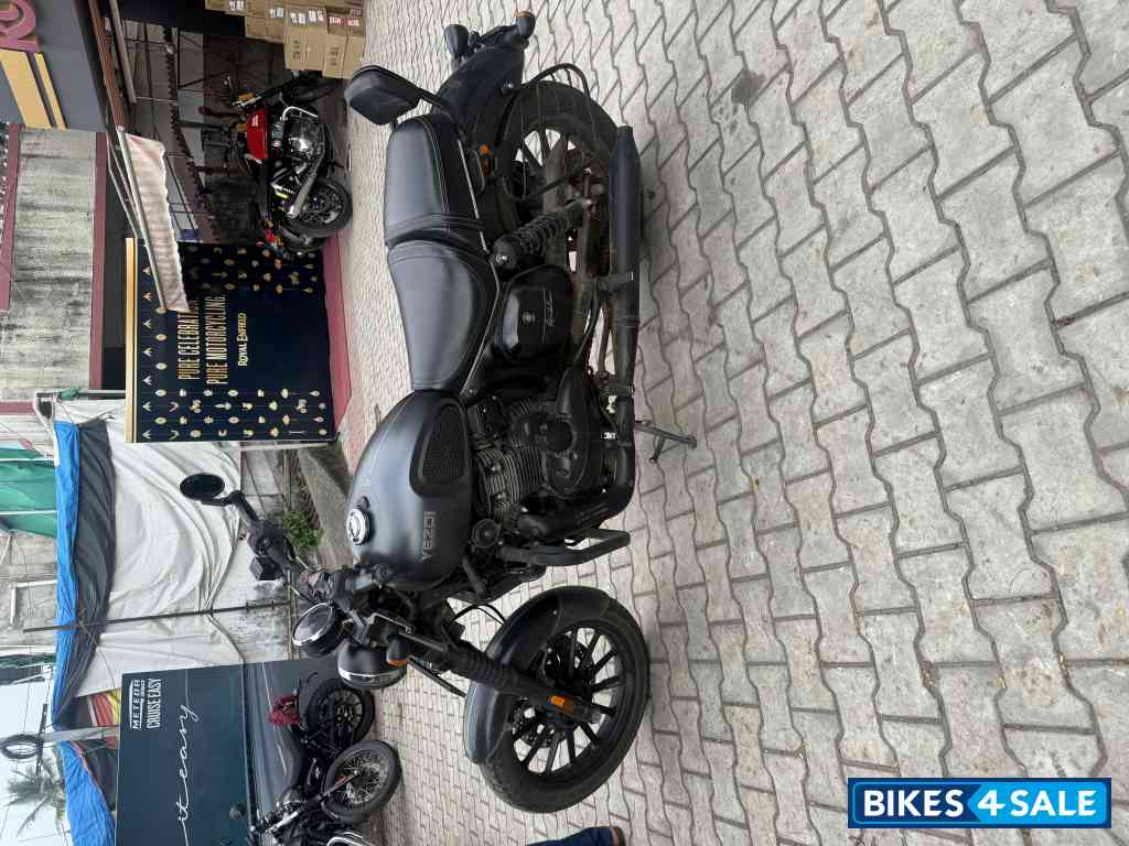 Yezdi Roadster Dark
