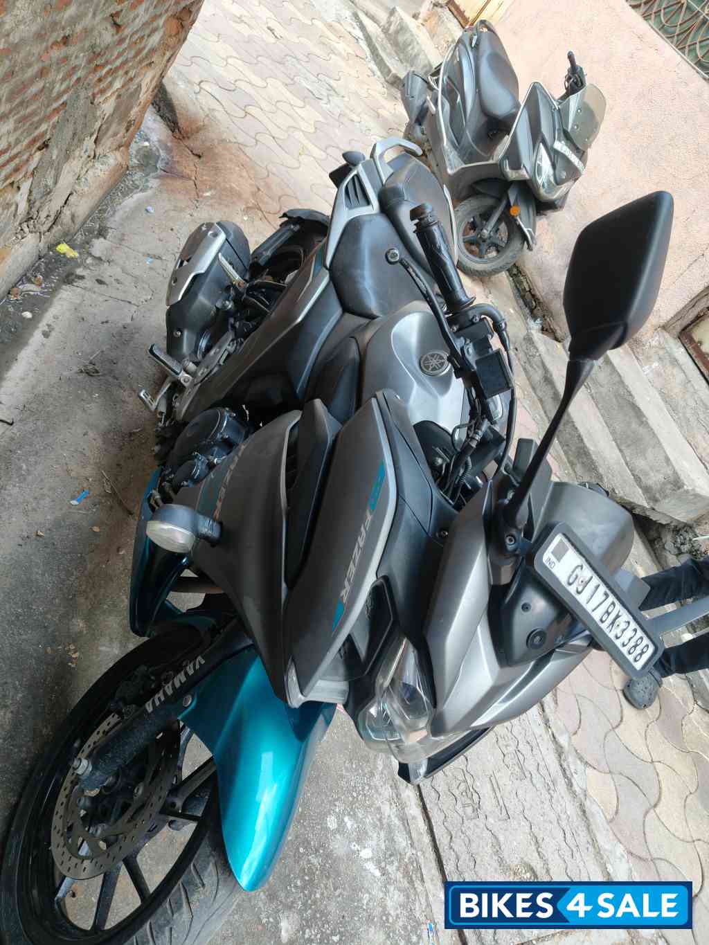 Blue And Black Yamaha Fazer 25