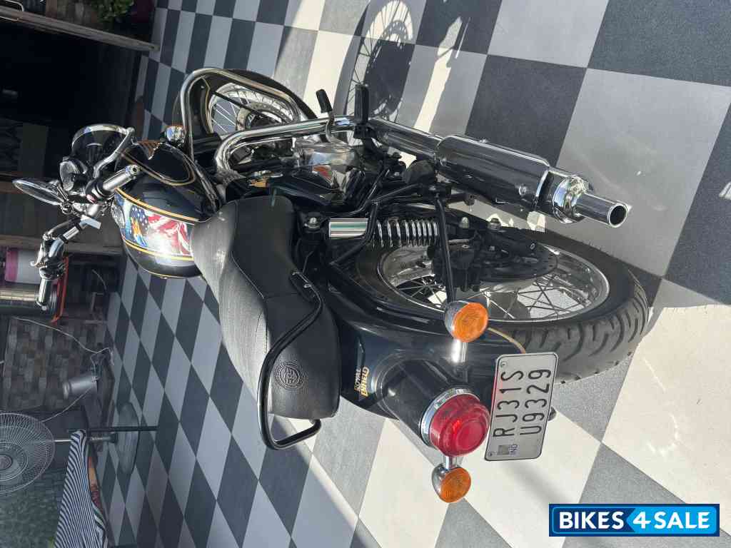 Black Royal Enfield 2023 Bullet 350