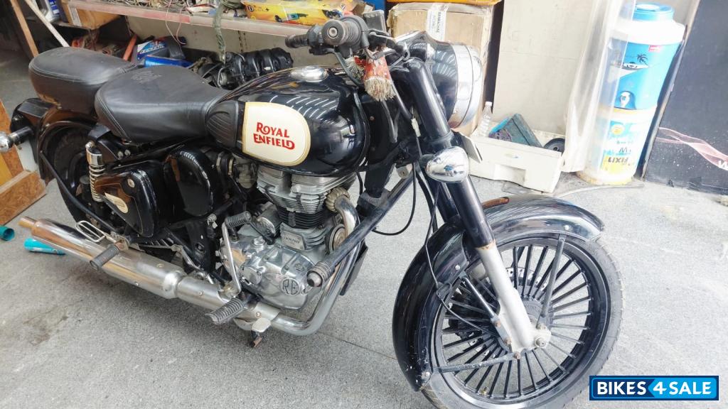 Black Royal Enfield Classic 350 BS VI