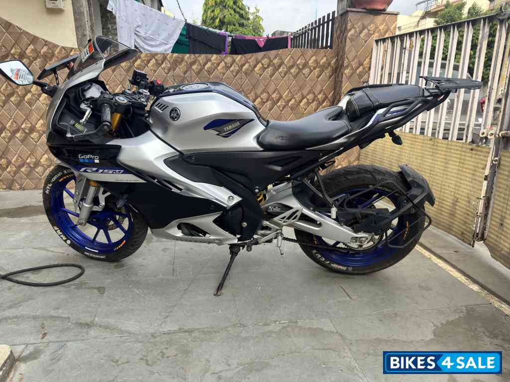 Yamaha R15M