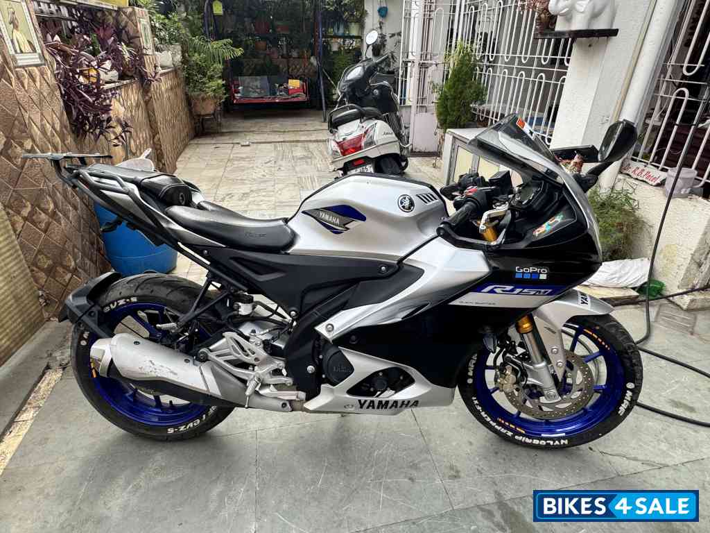 Yamaha R15M