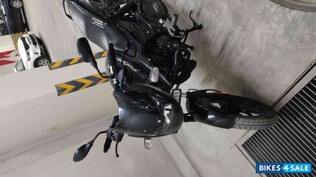 Bajaj Pulsar 125 Neon Disc Single Seat