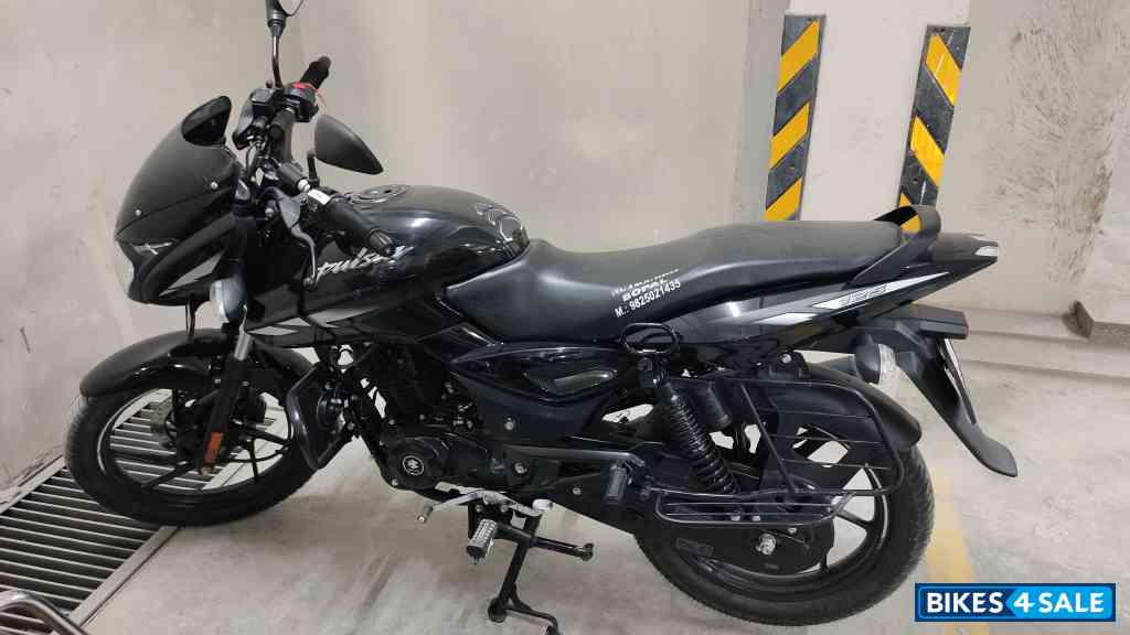 Bajaj Pulsar 125 Neon Disc Single Seat