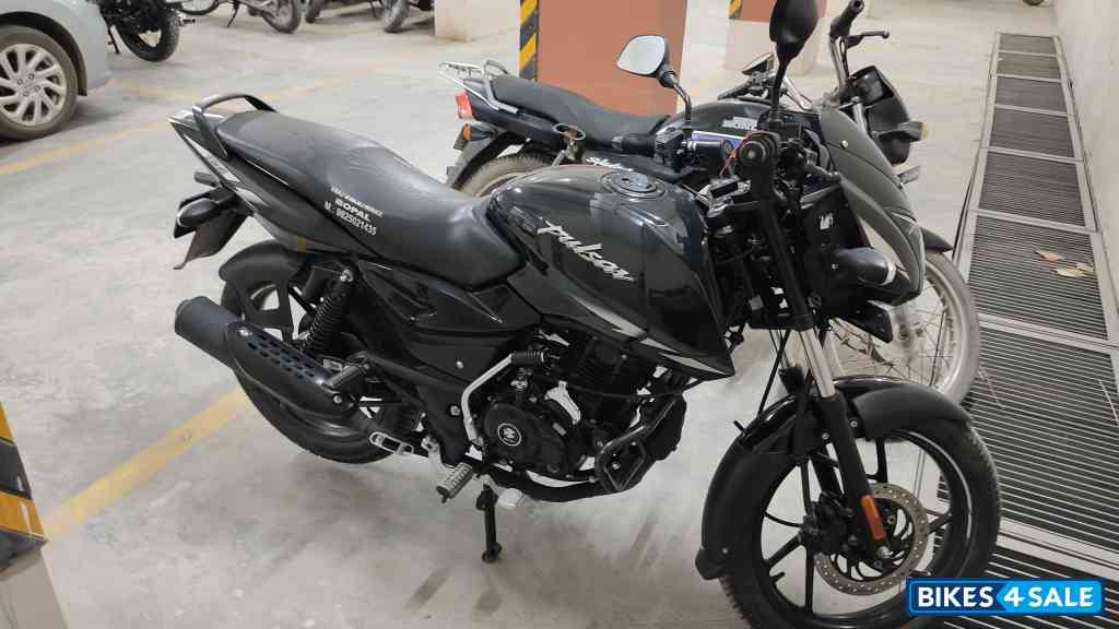 Bajaj Pulsar 125 Neon Disc Single Seat
