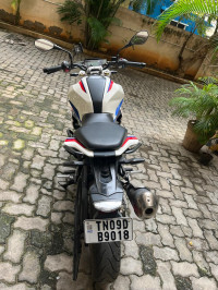 Polar White Racing B BMW G 310 R