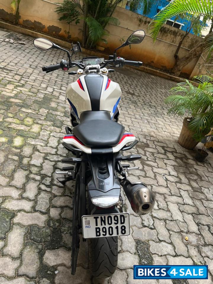 Polar White Racing B BMW G 310 R