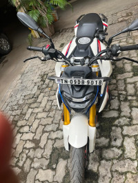Polar White Racing B BMW G 310 R