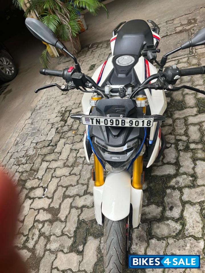 Polar White Racing B BMW G 310 R