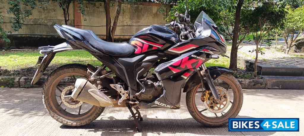 Black Suzuki Gixxer SF Moto GP