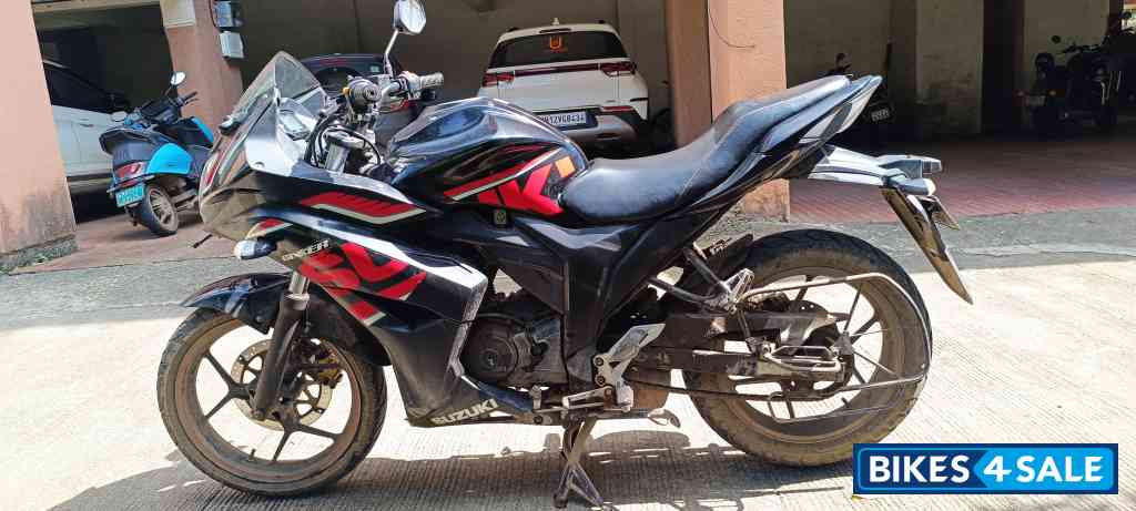 Black Suzuki Gixxer SF Moto GP