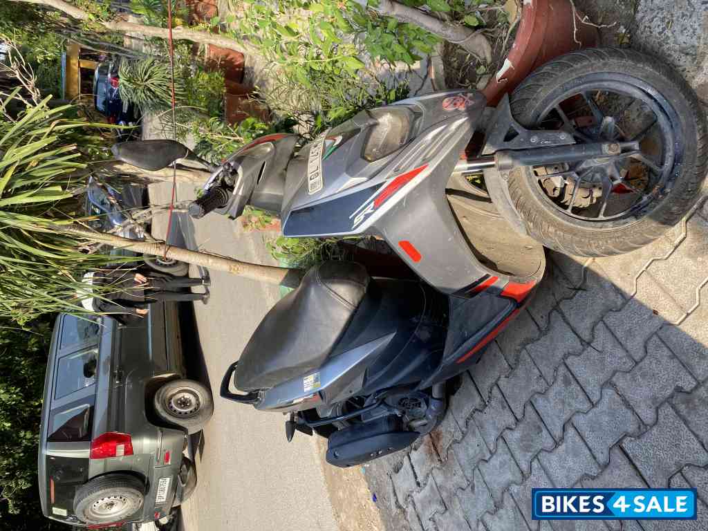 Silver Aprilia SR 125