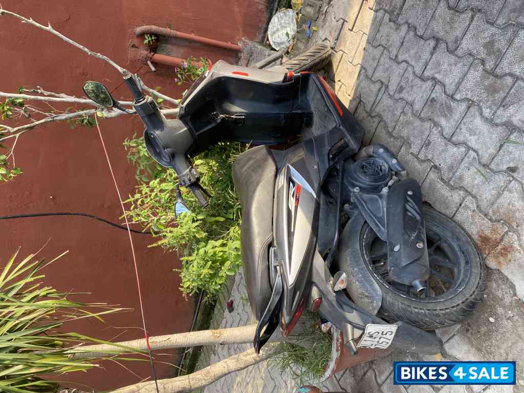 Silver Aprilia SR 125