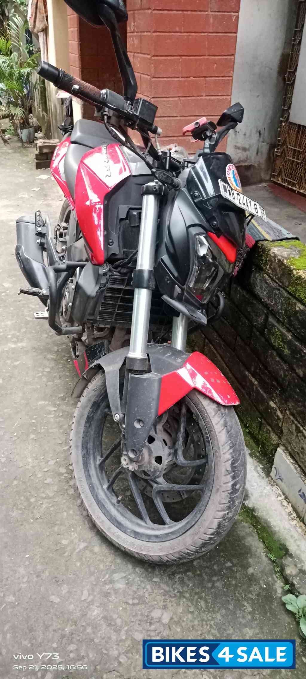 Red-black Bajaj Dominar 250