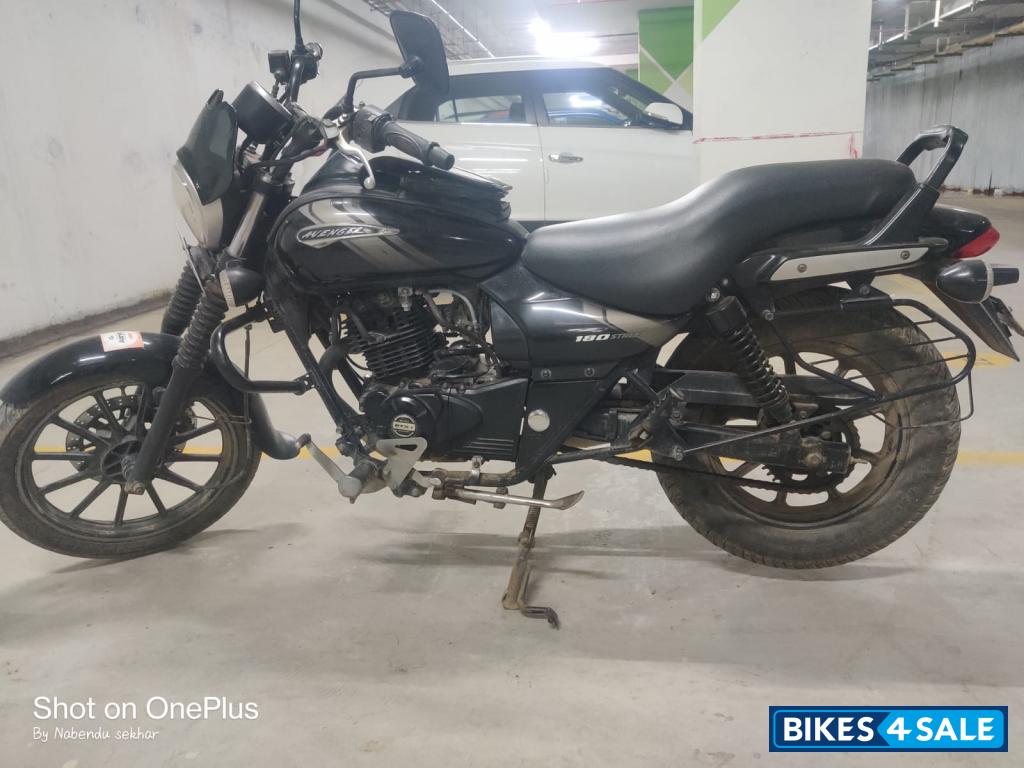Bajaj Avenger 180 DTS-i