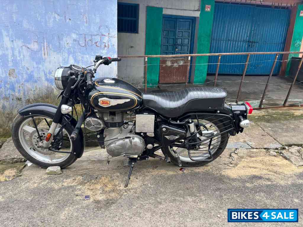Black Royal Enfield Bullet 350