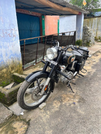Black Royal Enfield Bullet 350