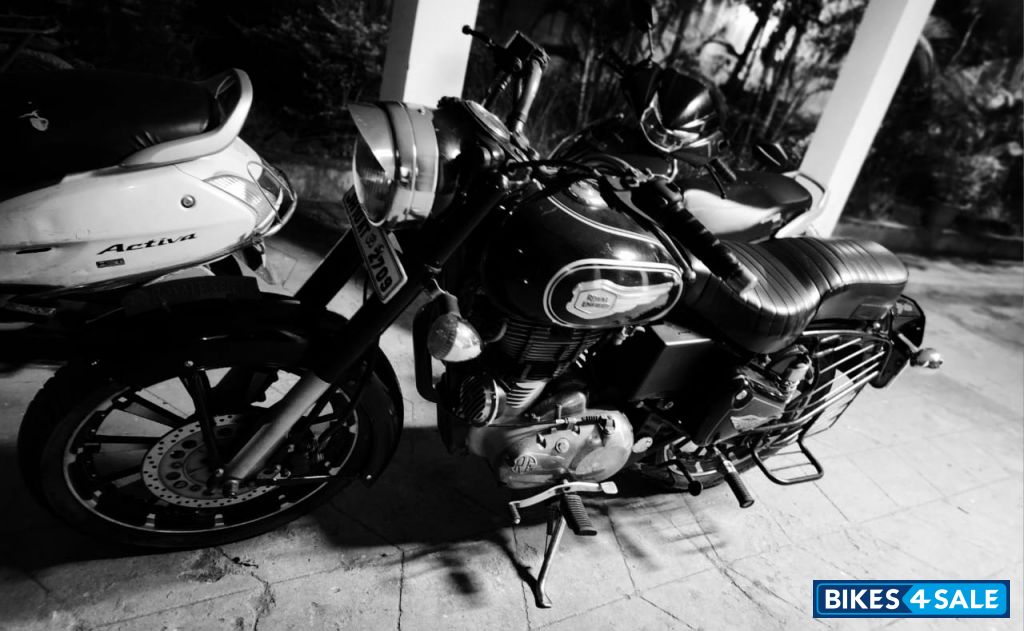 Black Royal Enfield Bullet Standard 500