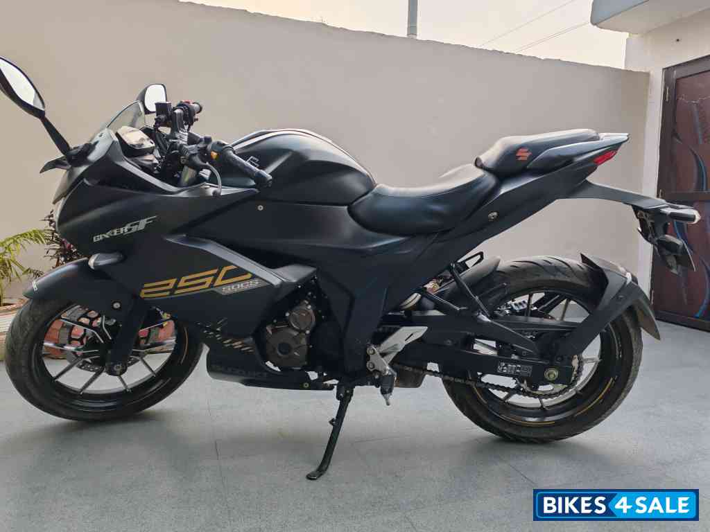 Matte Black Suzuki Gixxer SF 250 BS6