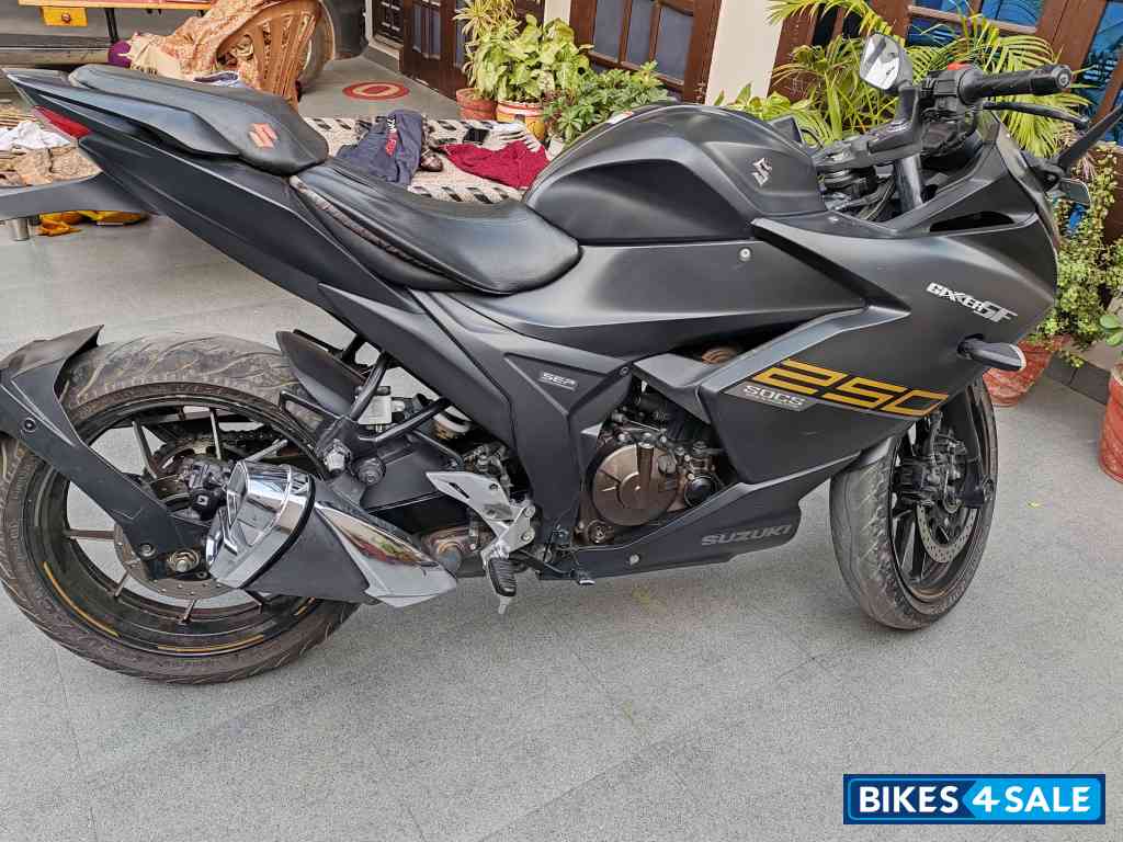 Matte Black Suzuki Gixxer SF 250 BS6