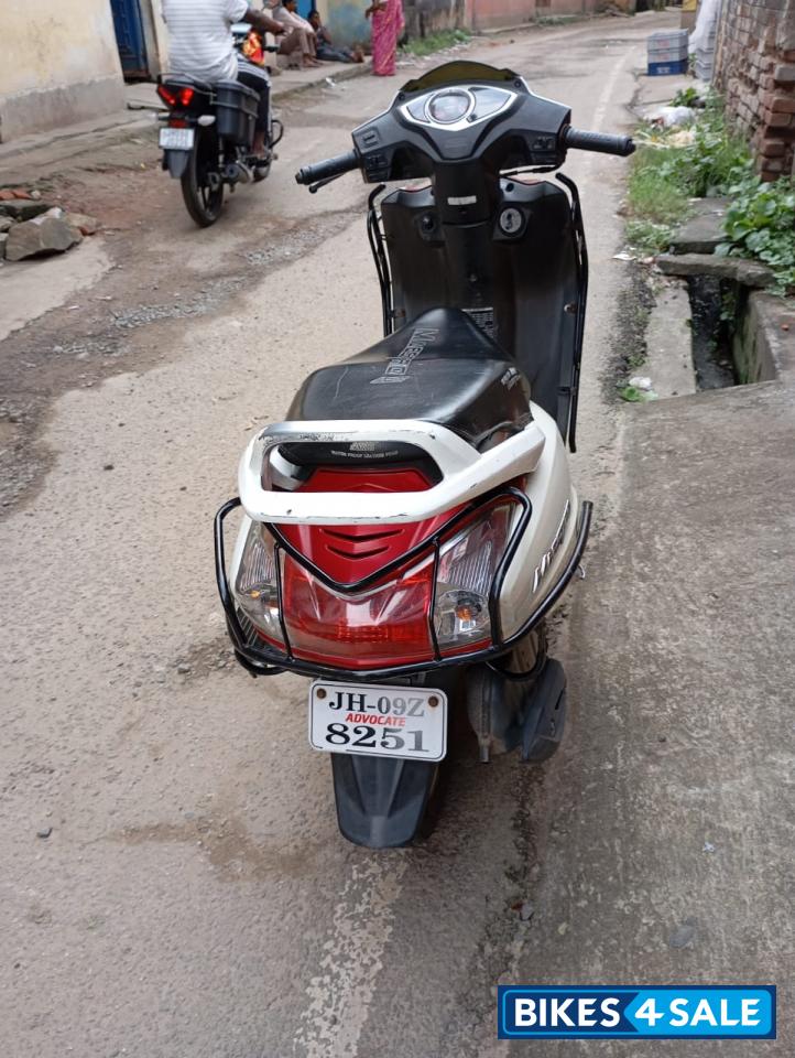 White And Red Hero Maestro