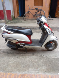 White And Red Hero Maestro