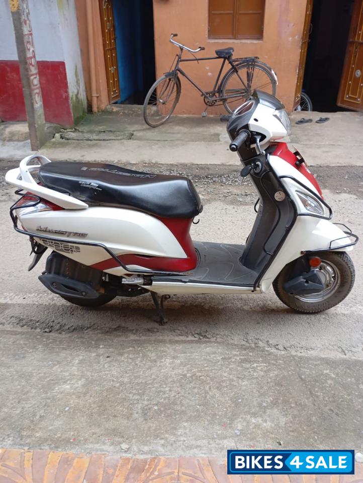 White And Red Hero Maestro