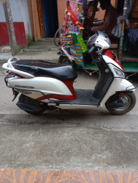 White And Red Hero Maestro