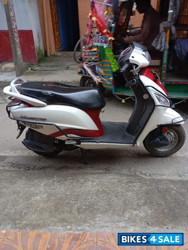 White And Red Hero Maestro